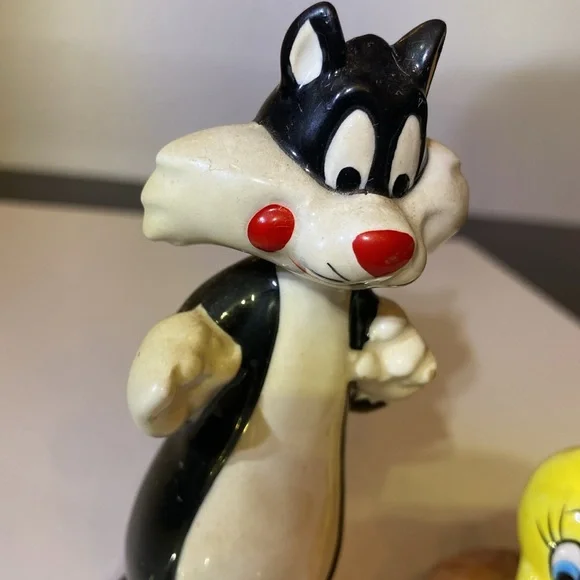 Vintage Tweety Bird and Sylvester Salt and Pepper Set.. - Picture 4 of 8